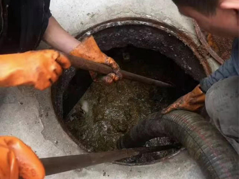 灵璧清理化粪池时如何避免沼气的危害?